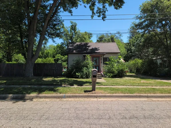 516 11th St, Three Rivers, MI 49093