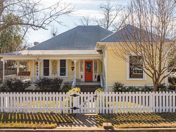 409 W Myrtle St, Winnsboro, TX 75494