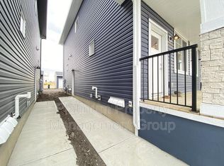 21146 Sheriff King St SW UNIT B, Calgary, AB T2X 5C9