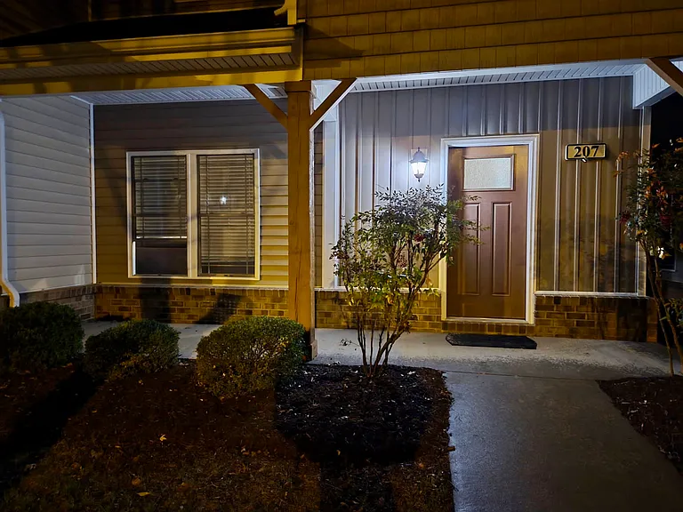 207 Portico St — Photo 2