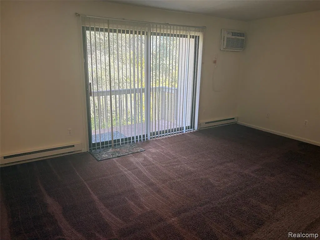 2 bed, 1.0 bath, 908 sqft, $1,400 — Photo 2