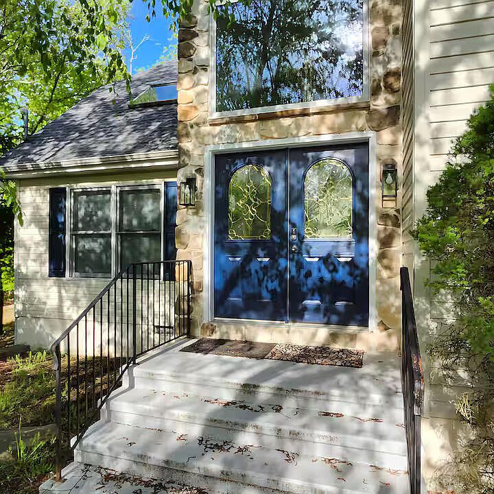 1st image of 135 Hyland Dr
