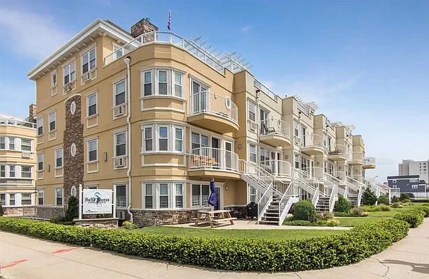 Sold by REMAX Elite | media 19