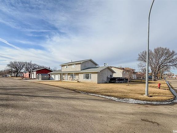 2nd image of 405 5th STREET E
