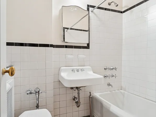 51 East 78th Street image 8 of 11