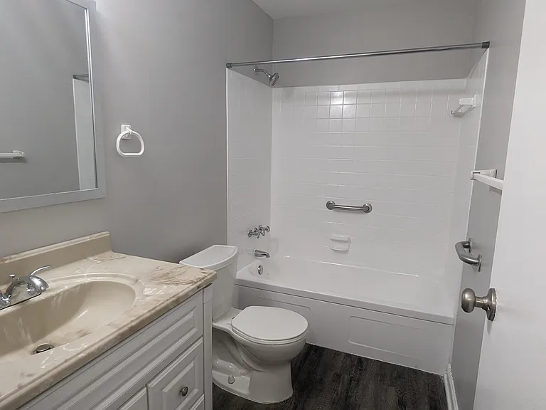 601 Hermitage Ct — Photo 32