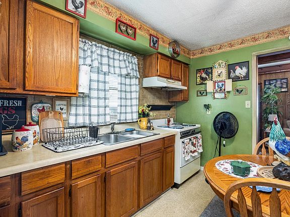 5th image of 815 Edison Ln