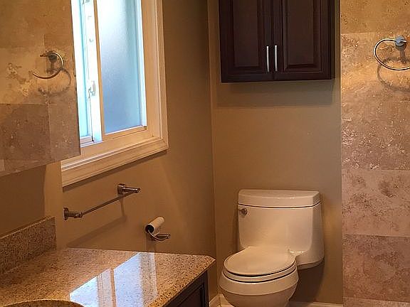 2nd image of 402 Manor Hill Ln