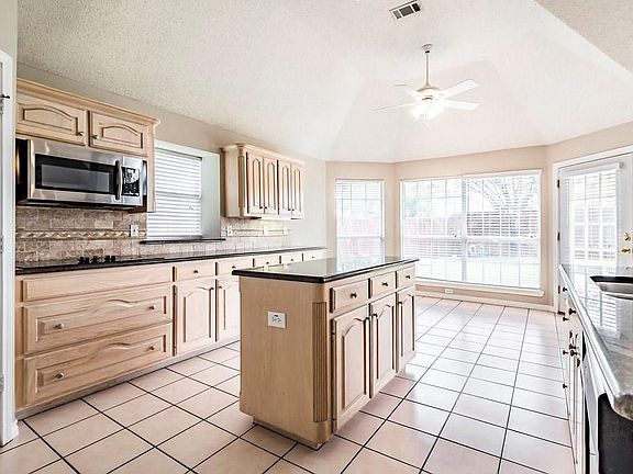 4th image of 4006 Province Dr