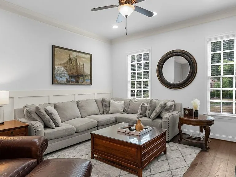 410 Rose Garden Ln — Photo 9