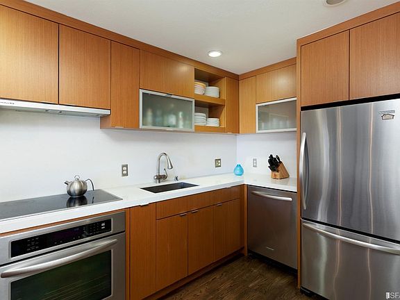 4th image of 88 King St Unit 608