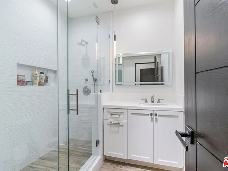 17520 Embassy Dr — Photo 30