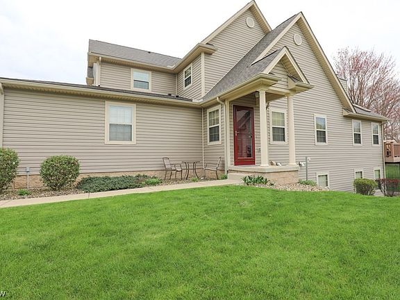 2nd image of 148 Fairway Pl NW