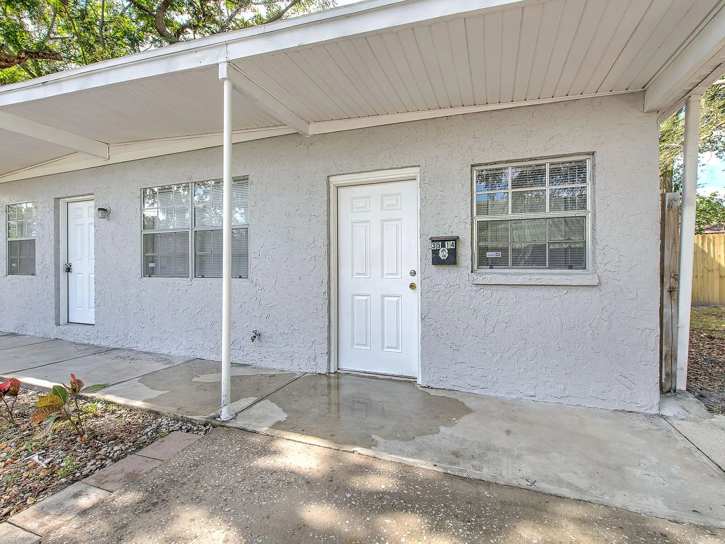 Very nice large 5 bedroom/3 bathroom home in booming Ybor city area — Photo 2