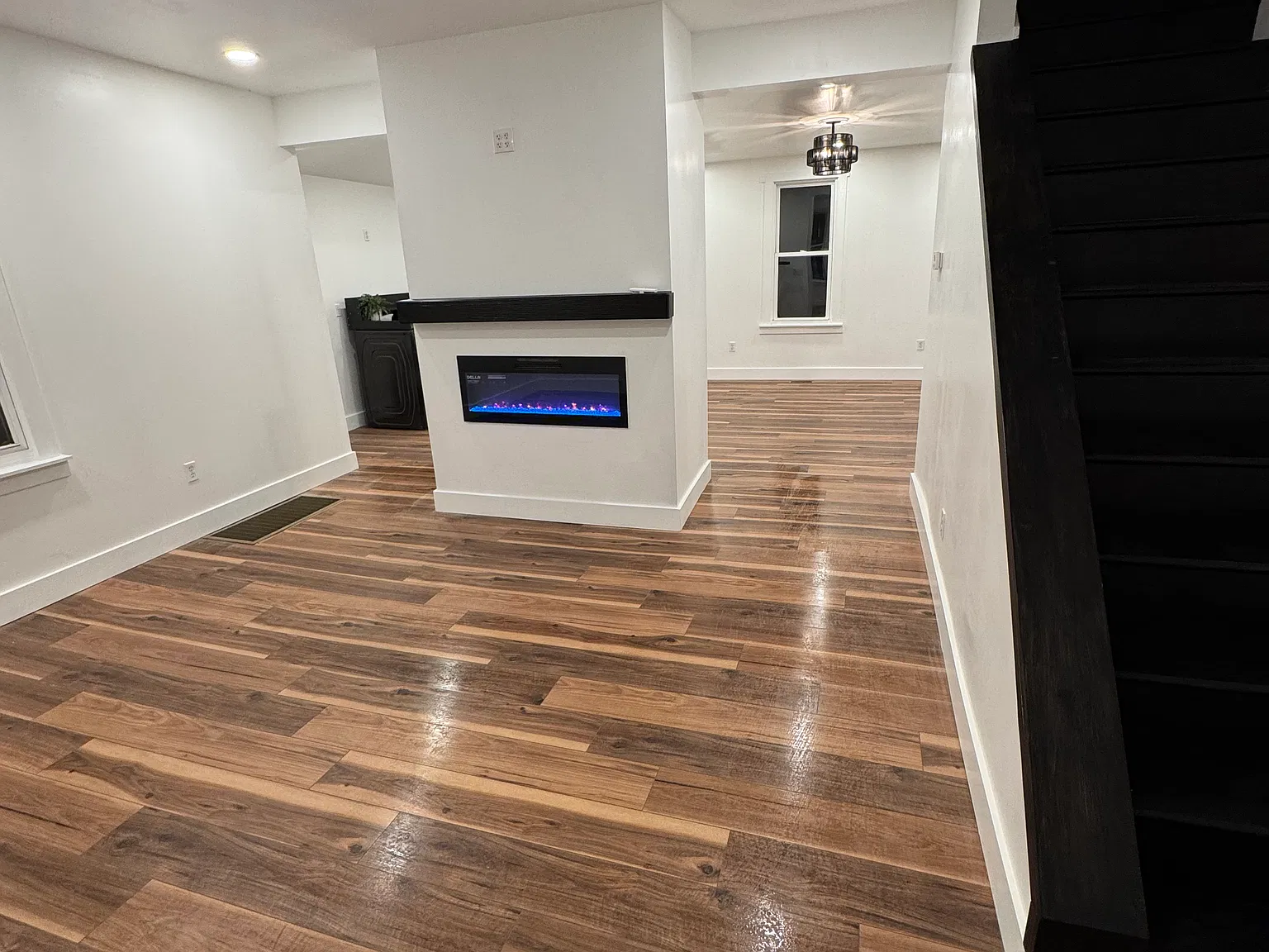 4 bed, 2.5 bath, 2090 sqft, $3,500 — Photo 2
