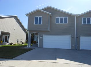 3713 McKenzie Dr SE, Mandan, ND 58554