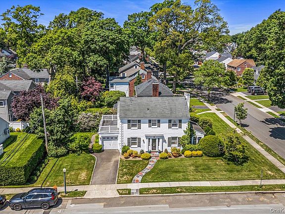 3rd image of 110 Knollwood Road