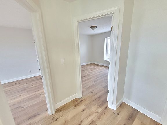 4th image of 2304 Meadowpoint Dr