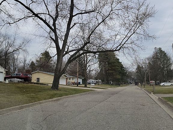 2nd image of 320 Blythe Ave