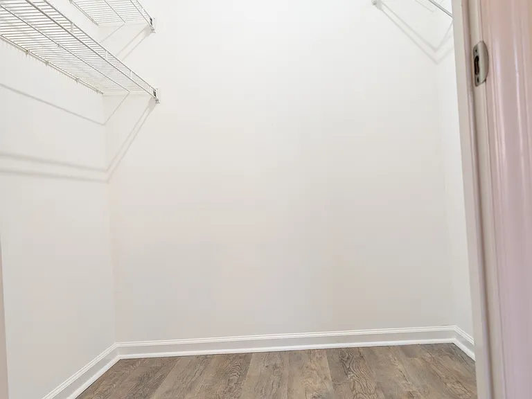1466 Sir Charles Dr — Photo 11