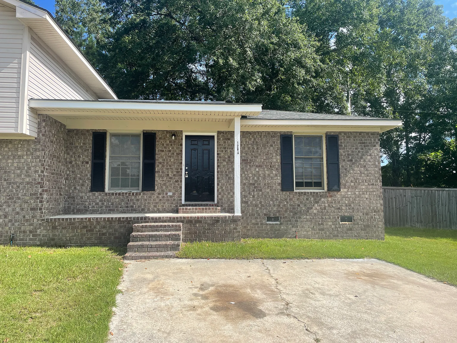 2 bedroom duplex in Summerville — Photo 1