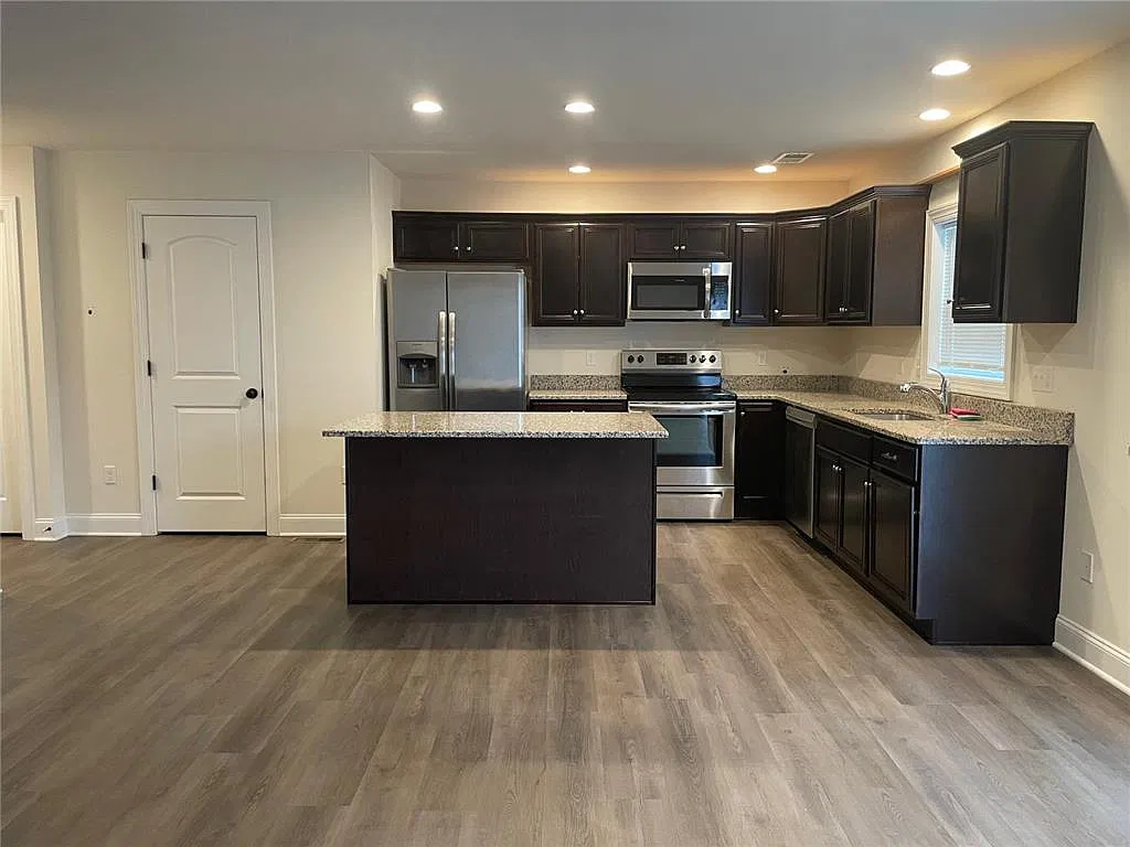 3 bed, 2.5 bath, 1562 sqft, $2,480 — Photo 2