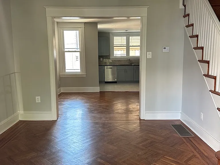 4036 Aldine St — Photo 2
