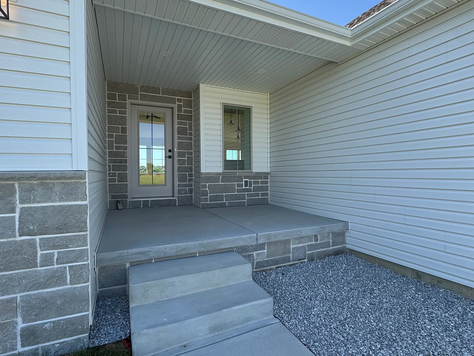5 bed, 3175 sqft, $3,900 — Photo 2
