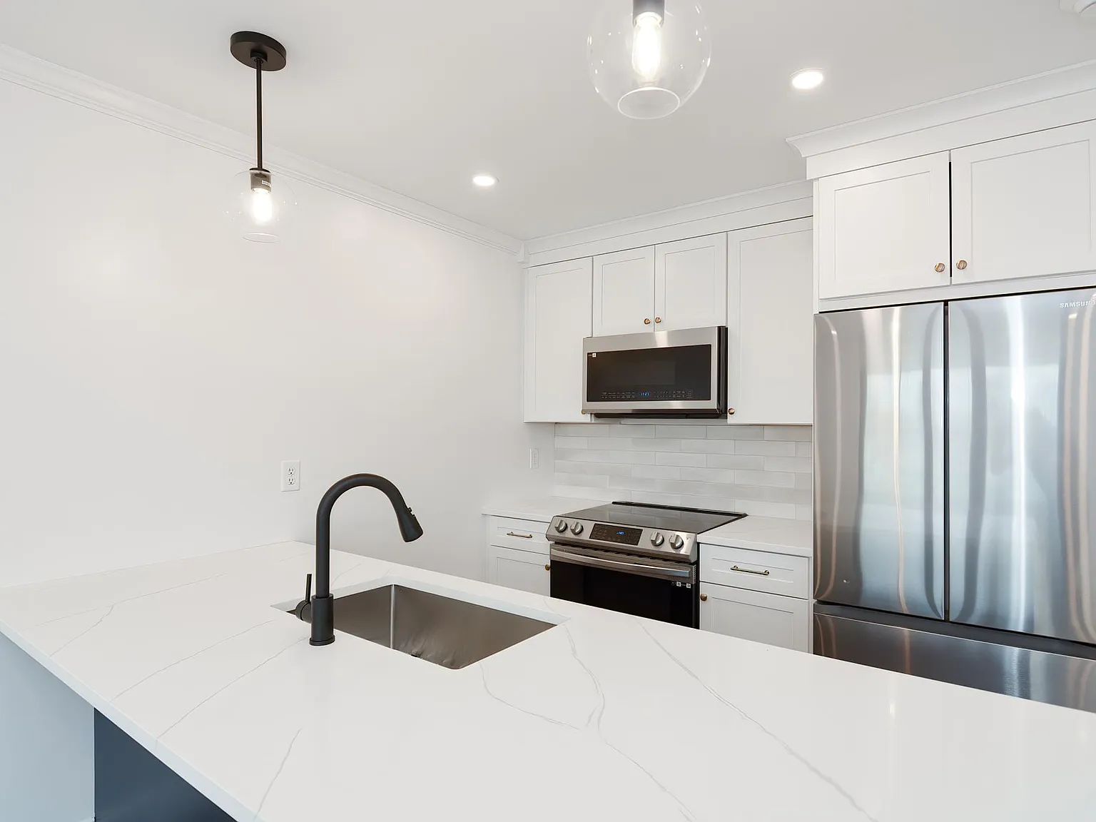 27 Chestnut St — Photo 3
