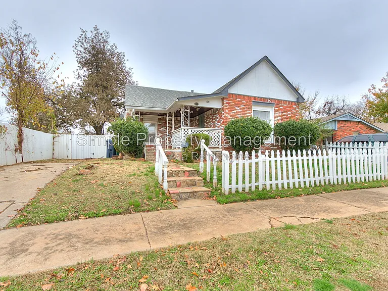 1728 NE Euclid St — Photo 1
