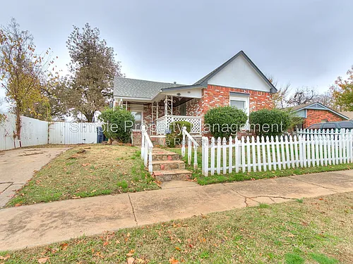 1728 NE Euclid St Photo 1