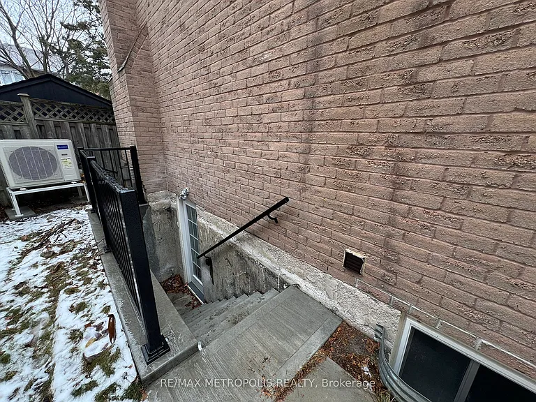 570 Springview Dr #BASEMENT — Photo 3