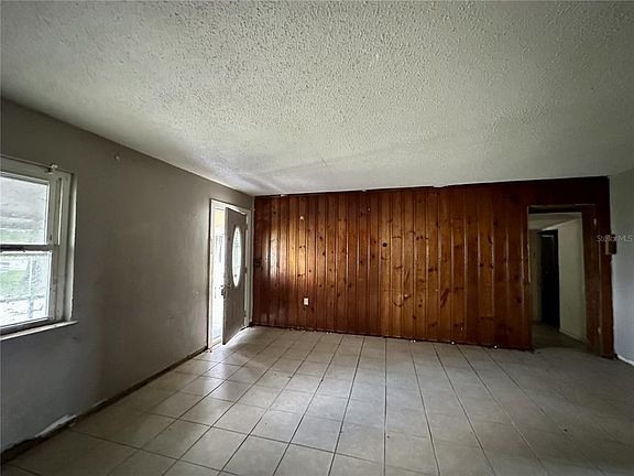 4th image of 4640 NE Cubitis Ave