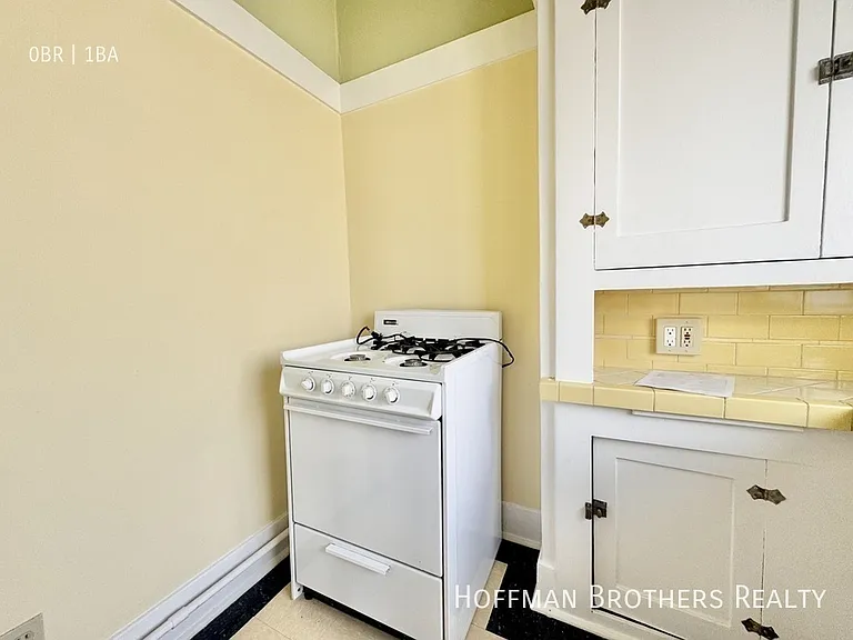 1032 Albany St #14 — Photo 5