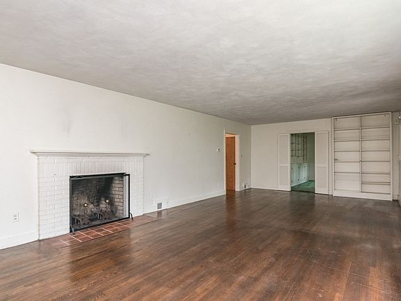 4th image of 136 Lincoln Ave