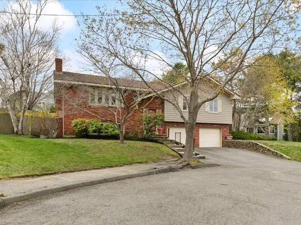 7 Peter Cir, Marblehead, MA 01945