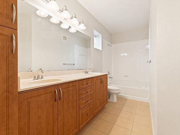 2nd image of 12100 Garden Grove Cir Unit 204