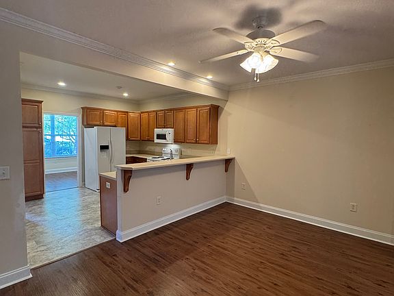 3rd image of 102 Village Ln