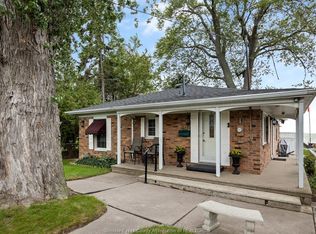 13122 Riverside Dr E, Tecumseh, ON N8N2M6