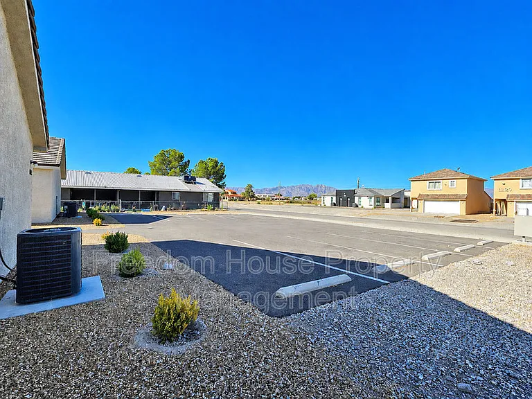 1121 Sixshooter Ave #1 — Photo 30