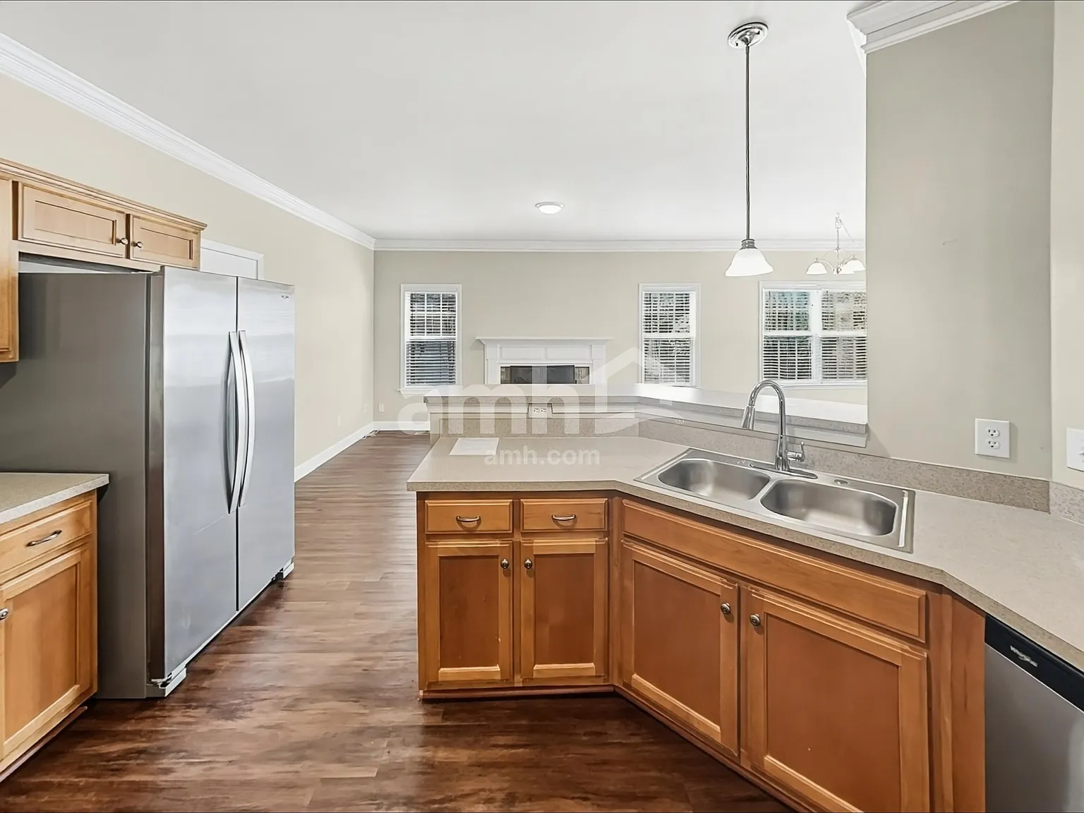 4 bed, 3.0 bath, 3421 sqft, $3,220 — Photo 4