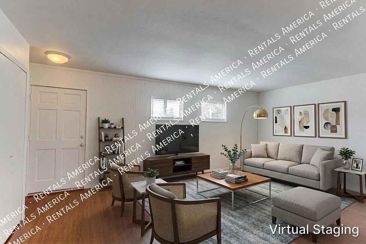 Charming 3 bedroom 2 bath Home with Modern Comforts — Photo 2