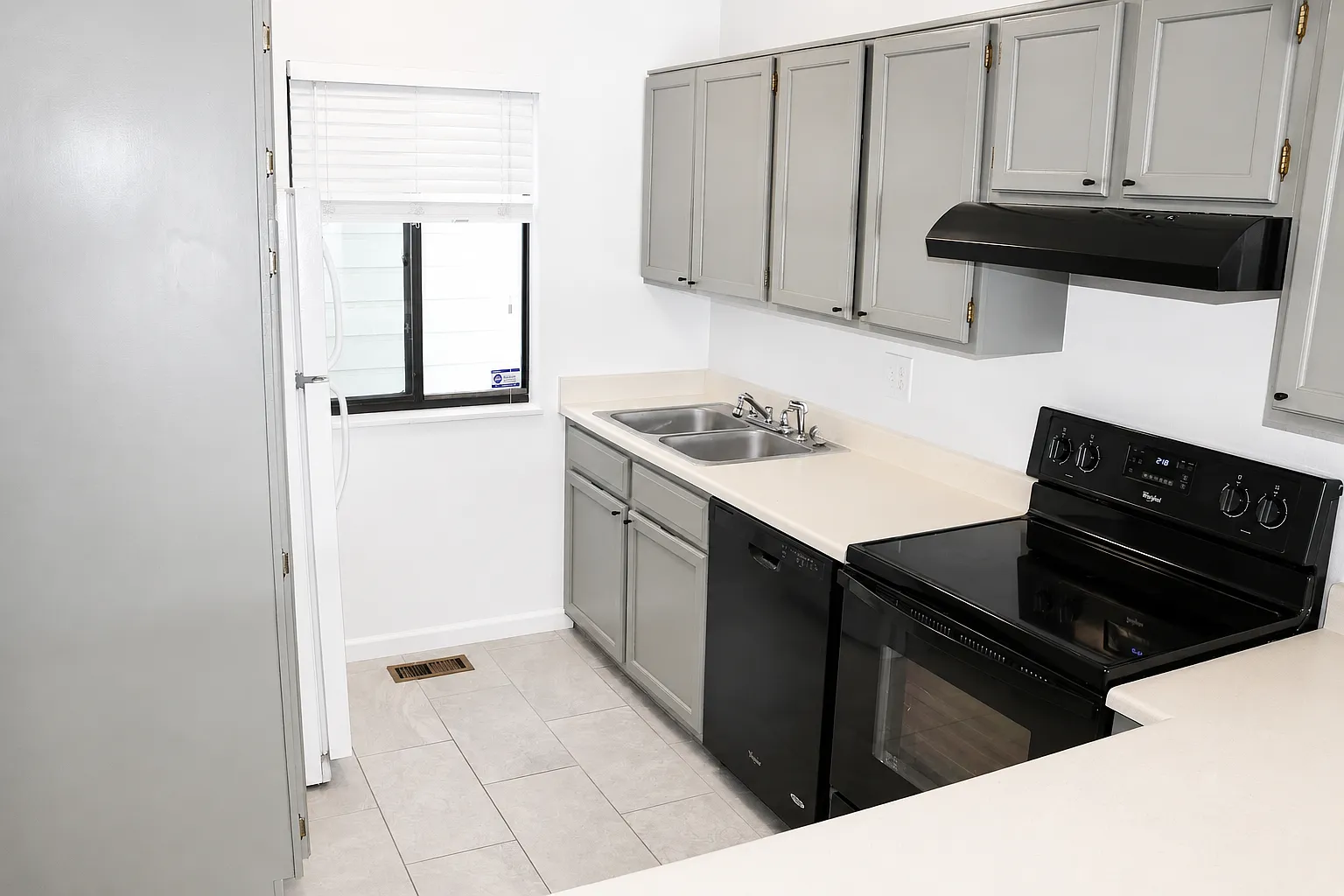 7474 E Arkansas Ave — Photo 3
