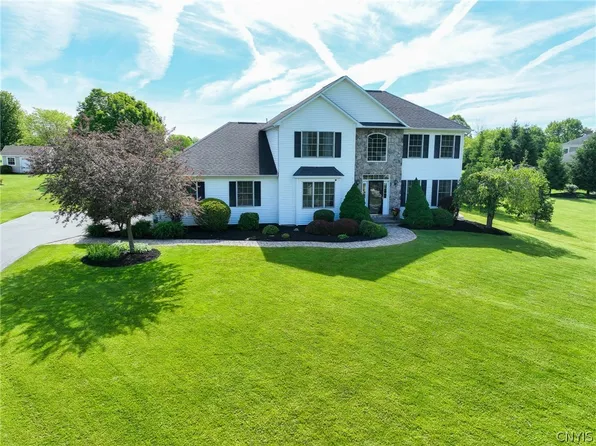 25 Green Links Turn, Auburn, NY 13021