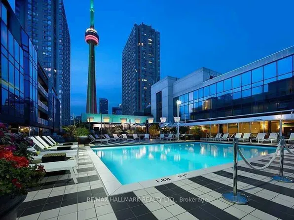 251 Queens Quay W #404, Toronto, ON M5J 2N6