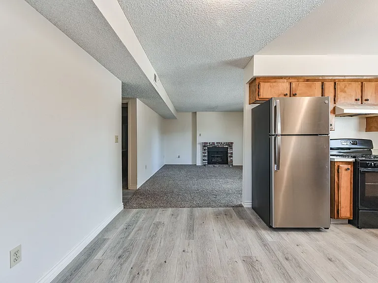 1021 W Perdew Ave — Photo 34