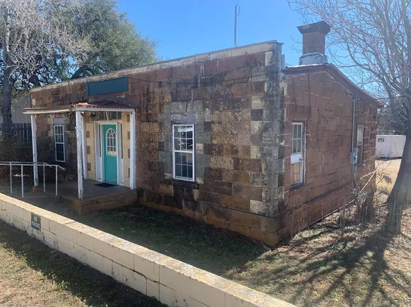 611 W Fort McKavitt St, Mason, TX 76856
