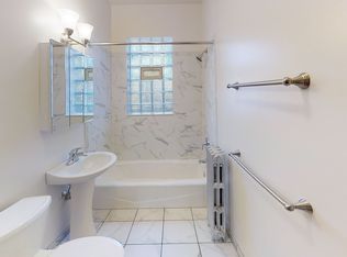 3217 W Belle Plaine Ave APT 3B, Chicago, IL 60618