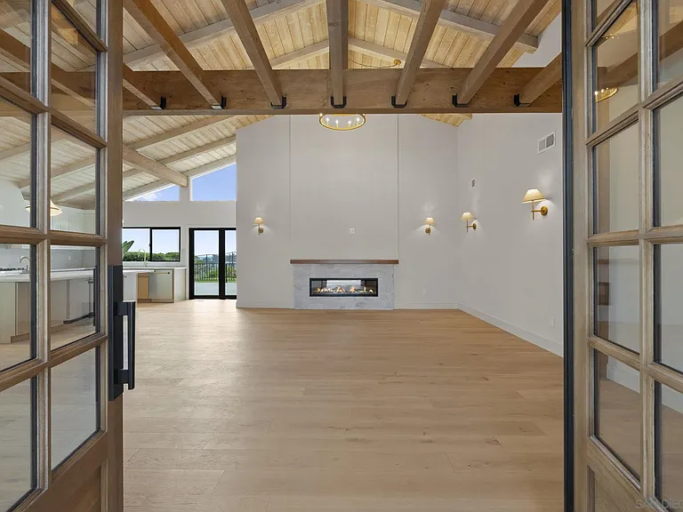 683 Marine View Ave — Photo 4