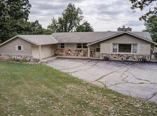 W344S6900 Sprague Rd, Eagle, WI 53119